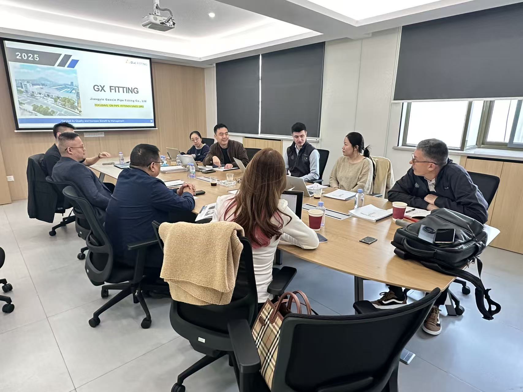 Ügyféldelegáció felkeresi gyárunkat műszaki csere és együttműködés céljából